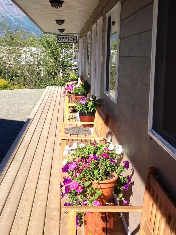 Parkside Inn Haines Junction Zewnętrze zdjęcie