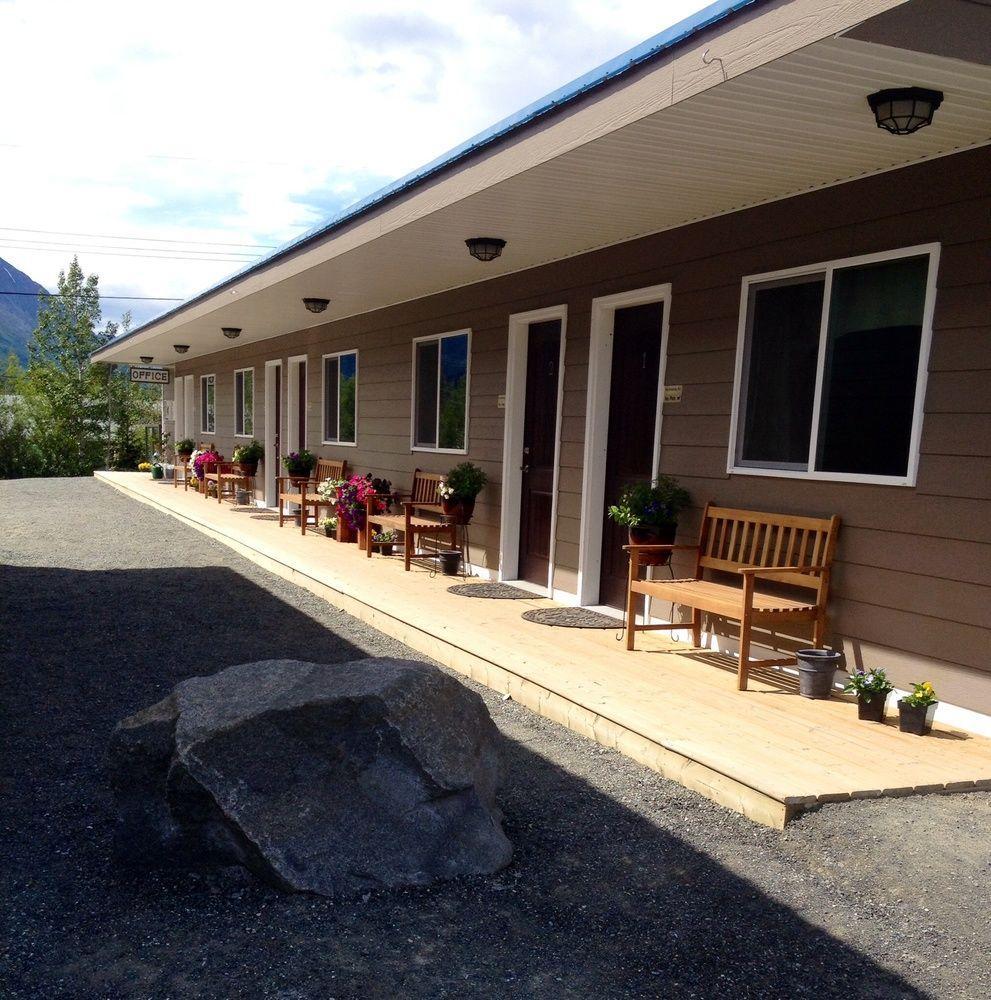 Parkside Inn Haines Junction Zewnętrze zdjęcie